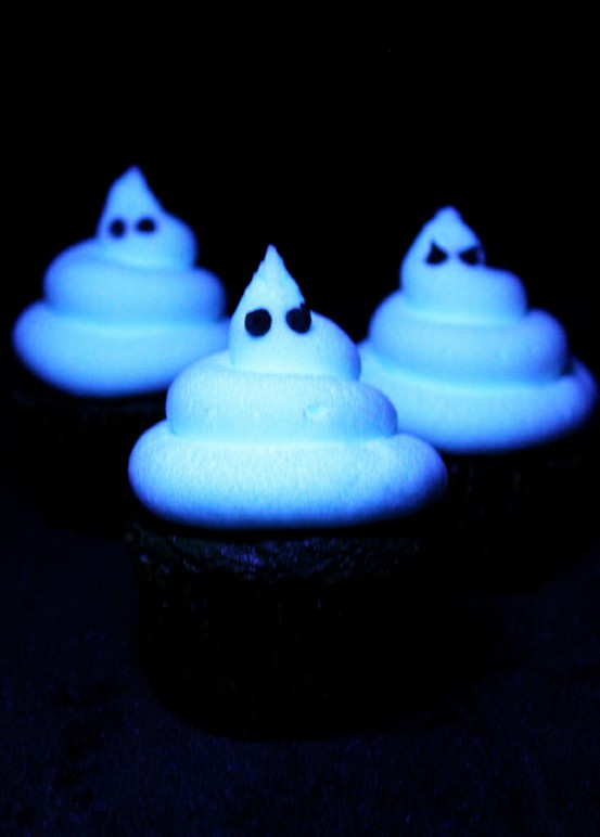 Get in the kitchen- Glow in the dark cupcakes