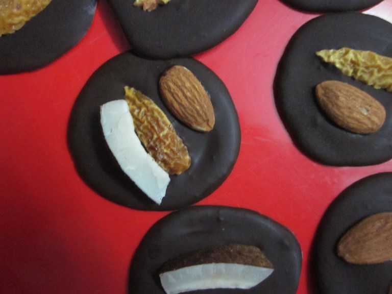 Mini chocolate discs 1