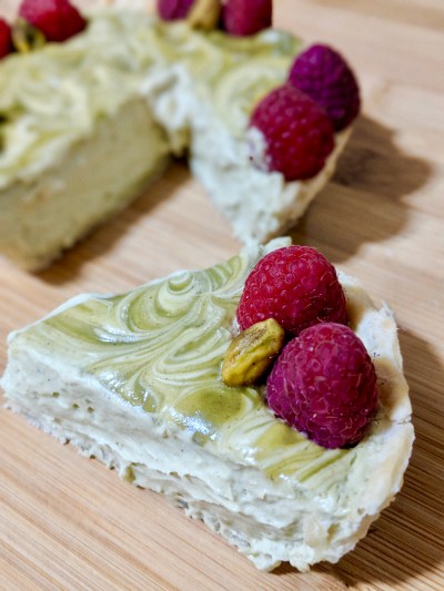 00100dPORTRAIT-00100-BURST20180320215125312-COVER